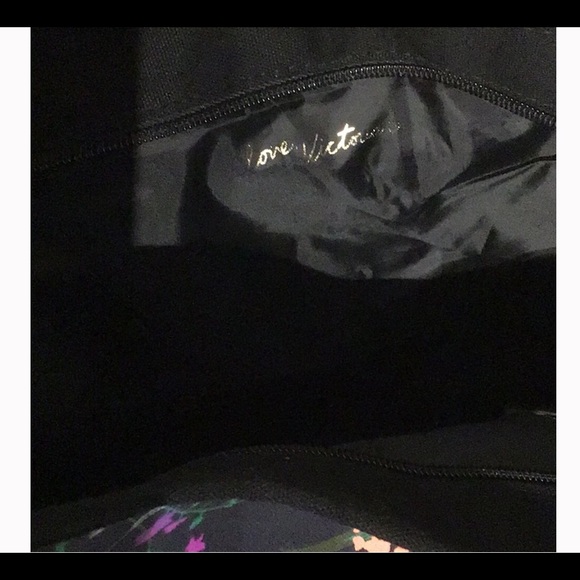 Victoria’s Secret NWT - huge Tote - cutest ever 🥰 - Picture 5 of 5